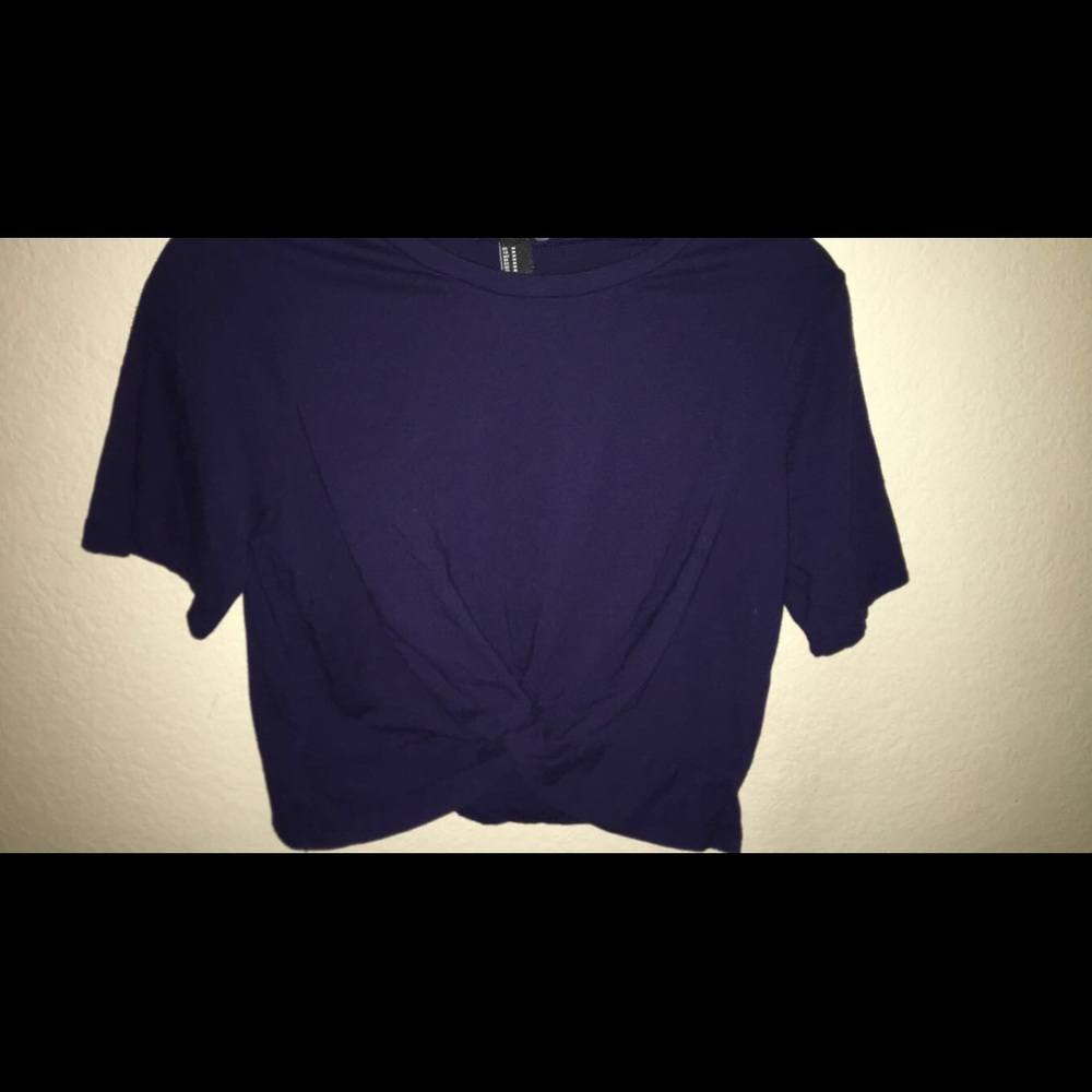 cropped navy blue t-shirt